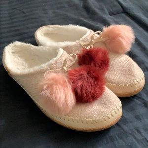 TOMS Slippers: size 8